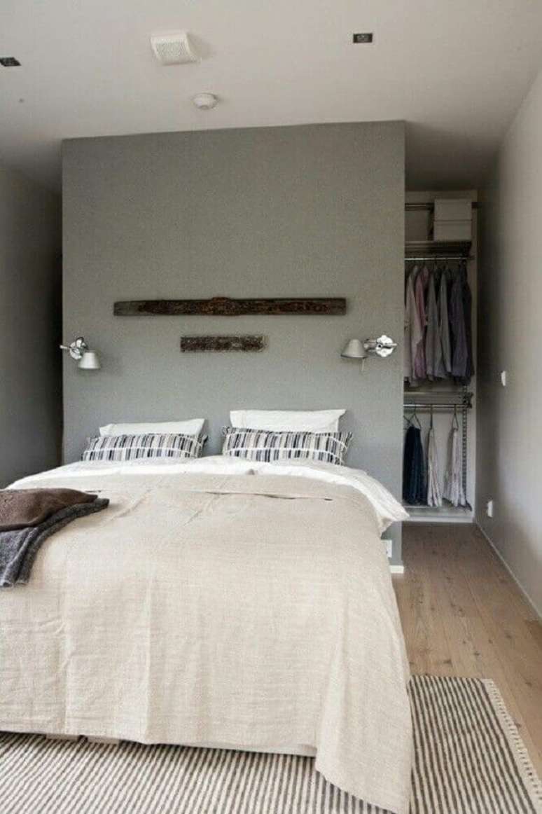 5. Utilize a parte de trás da sua cama para montar um closet – Foto: Living Room Ideas