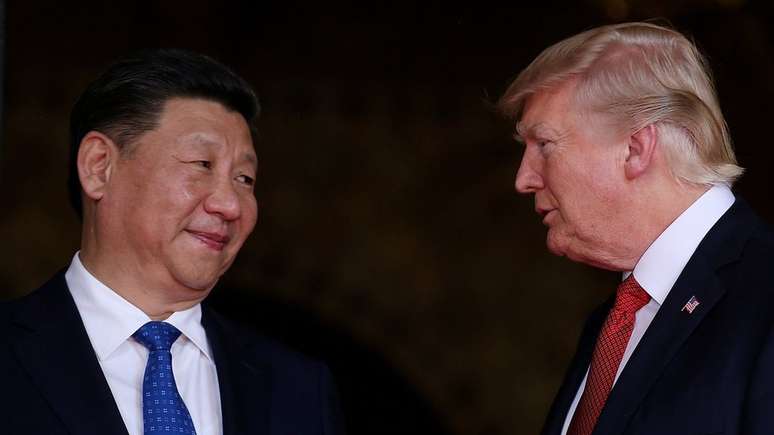 Xi Jinping e Donald Trump durante encontro na Flórida, EUA, em 2017; 2018 foi cenário para uma deterioração na relação entre os dois países