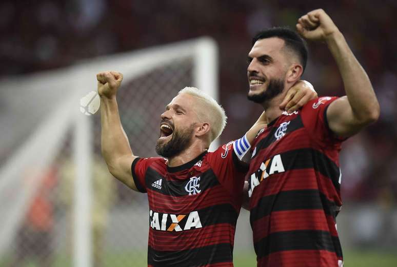 Rhodolfo, do Flamengo, comemora após marcar gol em partida contra o Atlético Paranaense