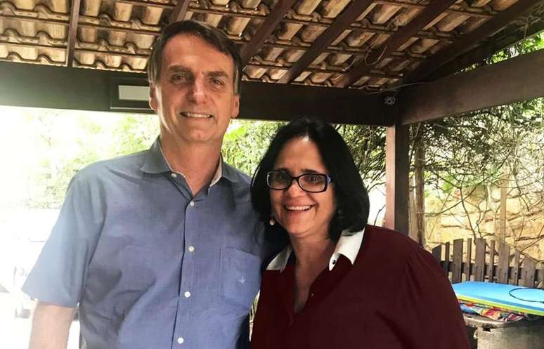 Bolsonaro e a pastora Damares Alves