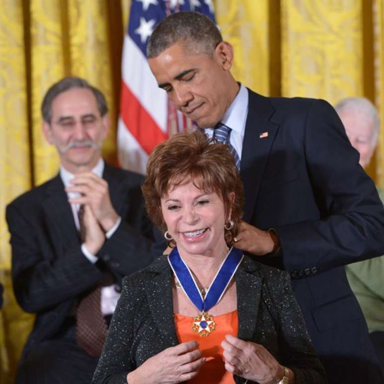 Obama entregou a Medalha da Liberdade, o reconhecimento civil mais importante dos EUA, a Allende em 2014