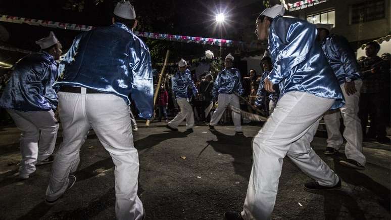 Congada de Bast&otilde;es de S&atilde;o Benedito, tradicional grupo de congada, onde todos os integrantes s&atilde;o cai&ccedil;aras da fam&iacute;lia Fernandes, do bairro Sert&atilde;o do Puruba de Ubatuba