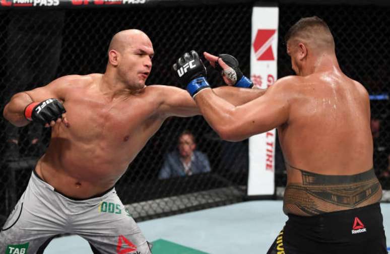 Cigano travou luta dura contra Tai Tuivasa, mas saiu vencedor por nocaute no segundo round (Foto: Getty Images)