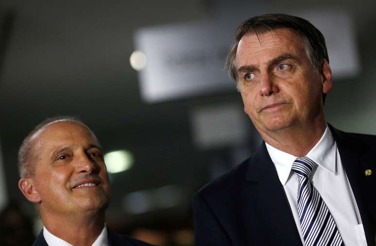 O presidente eleito, Jair Bolsonaro, ao lado de seu articulador político Onyx Lorenzoni