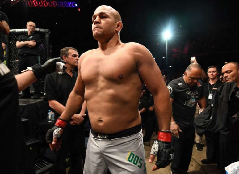 Cigano quer enfrentar Cormier e criticou possibilidade de Lesnar voltar e ter o title shot (Foto: Getty Images/UFC)