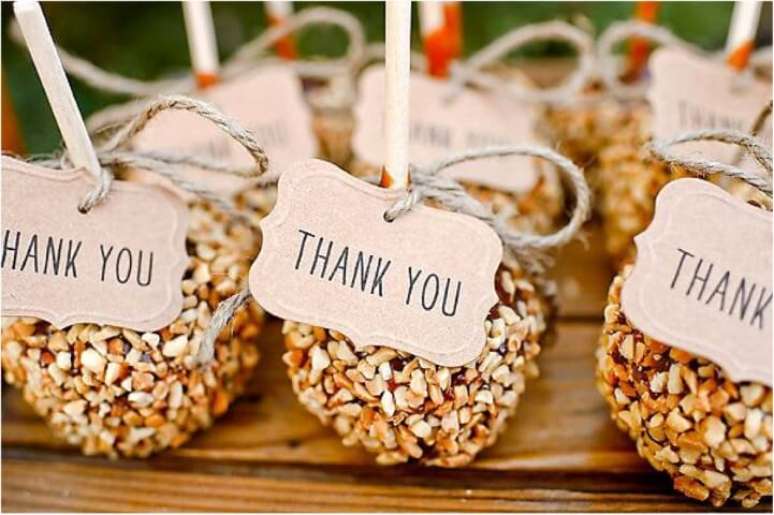 40. Cake pops com castanhas. Foto de Husbanken