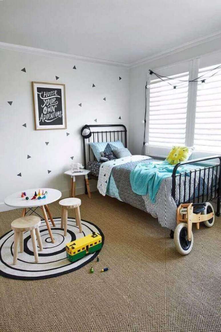 32. Decoração com tapete para quarto infantil em tons de preto e branco – Foto: Pinterest