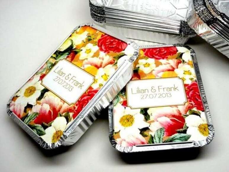 46. Voc&ecirc; pode tamb&eacute;m personalizar embalagens de marmita. Foto de Maria Lembrancinha