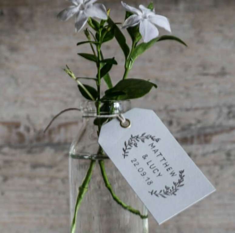 3. Vasos de flores tamb&eacute;m podem ser &oacute;timas lembrancinhas de casamento. Foto de Not On The Highstreet