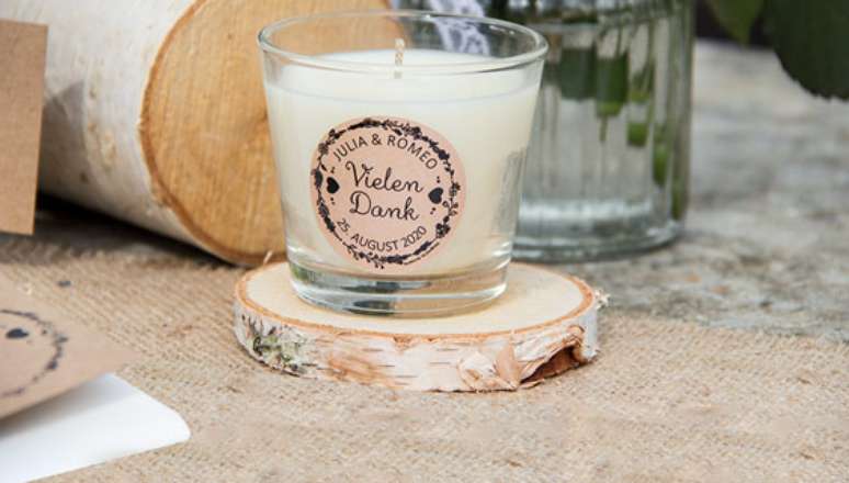 65. Velas s&atilde;o simples de fazer e d&atilde;o lindas lembrancinhas para casamento. Foto de Meine Hochzeitsdeko