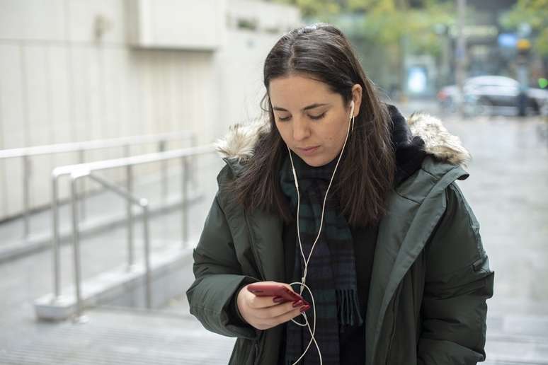 Para Margot, ouvir m&uacute;sica virou uma 'prote&ccedil;&atilde;o'