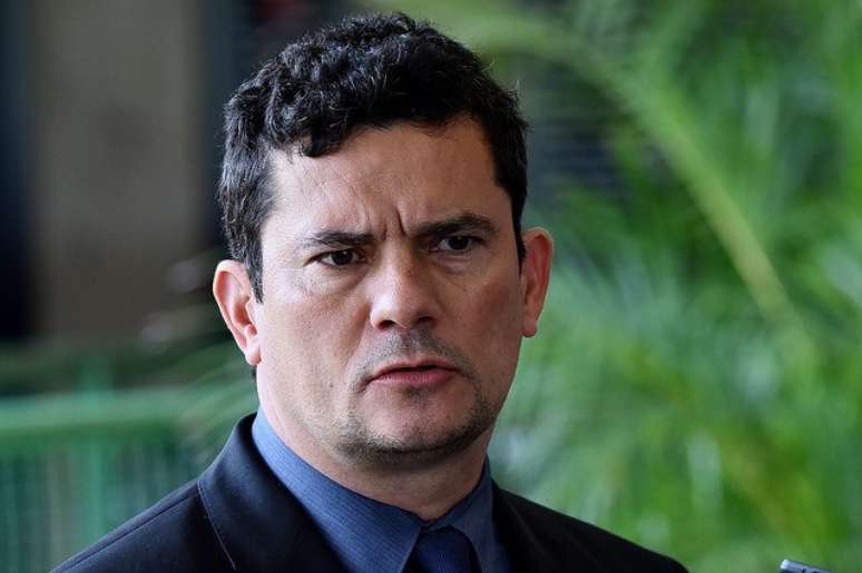 Para o advogado Cristiano Zanin Martins, que defende Lula neste caso, Sérgio Moro produziu provas que não possui as condições para julgar o petista.
