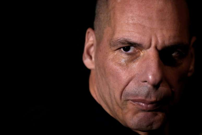 Varoufakis ganhou fama internacional durante o colapso econômico da Grécia em 2015, por defender uma saída que não contemplasse a austeridade proposta pelos organismos internacionais