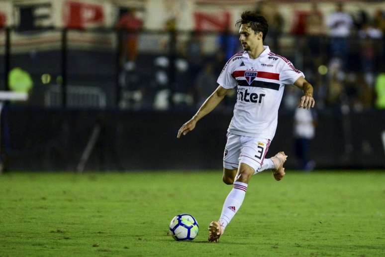 Rodrigo Caio em ação pelo São Paulo (Foto: Celso Pupo/Fotoarena/Lancepress!)