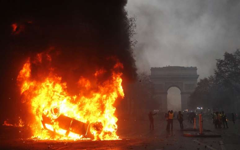 Protestos em Paris adiam partida do PSG (Foto: Divulgação)