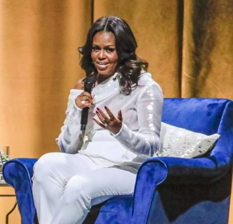 Michelle Obama discorda de executiva do Facebook.