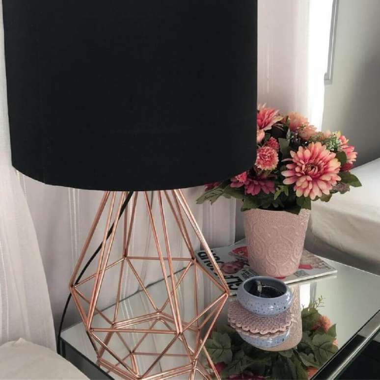 12. A cor rose gold pode ser usada apenas em alguns detalhes da decoração – Foto: Apto 33