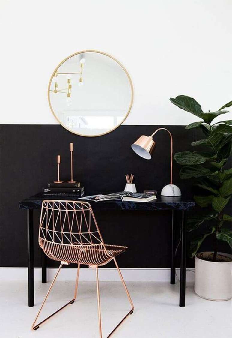 34. A decoração rose gold com detalhes em preto fica super sofisticada e moderna – Foto: Qanvast