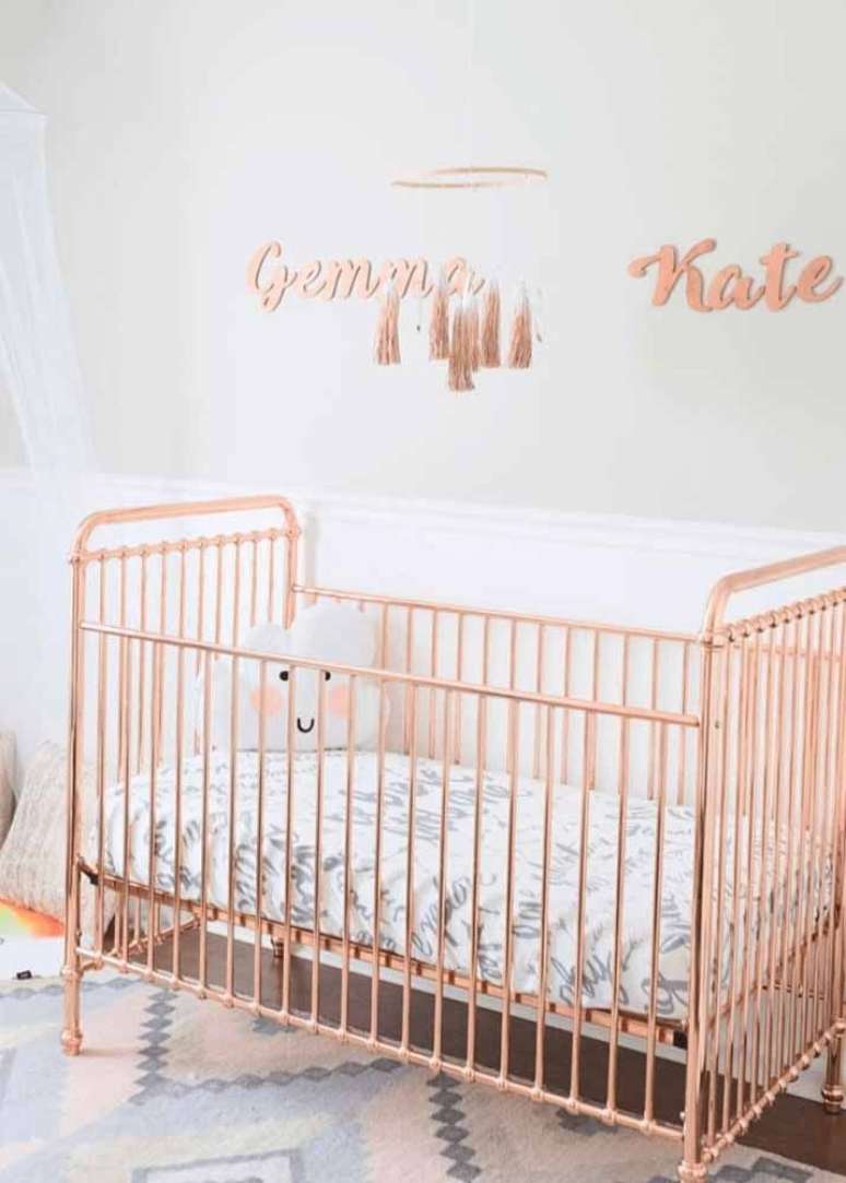 45. O quarto do beb&ecirc; tamb&eacute;m pode receber uma decora&ccedil;&atilde;o rose gold e ficar super charmoso &ndash; Foto: Pinterest