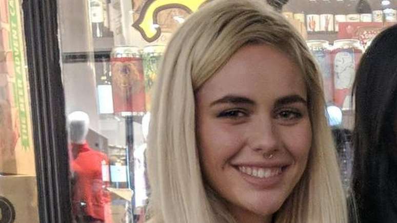 India diz que s&oacute; percebeu que tinha um problema com o ch&aacute; da dieta quando o namorado brincou sobre ela estar viciada na bebida