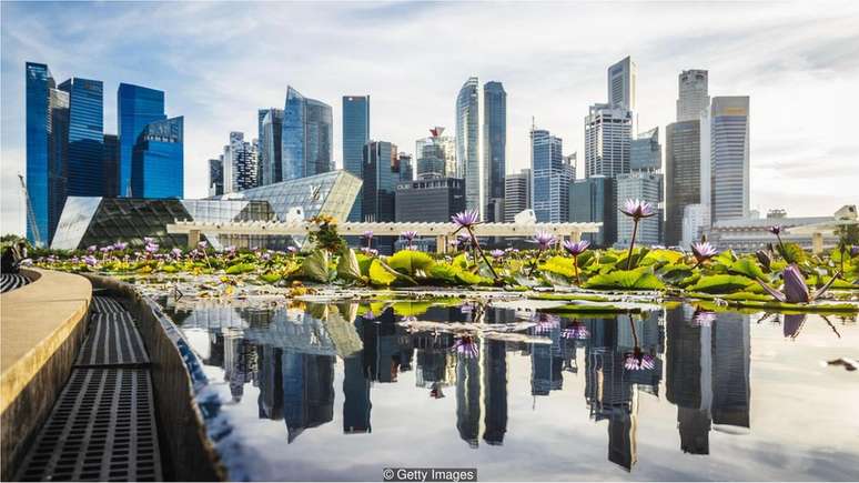 O efervescente distrito comercial de Cingapura foi alvo da campanha h&aacute; cinquenta anos