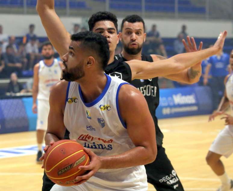 Wesley foi o destaque da partida, com 24 pontos (Foto: Divulgação/NBB)