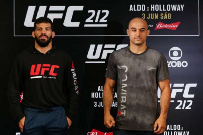 Luta principal do UFC Fortaleza marcará a revanche entre Raphael Assunção e Marlon Moraes (Foto: Getty Images)