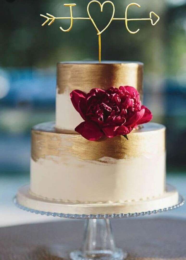 12. O bolo de casamento simples também pode ter detalhes bem modernos – Foto: Weddbook
