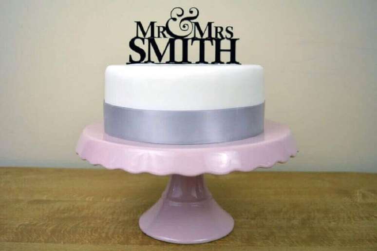 31. Modelo de bolo simples para casamento – Foto: The Holk