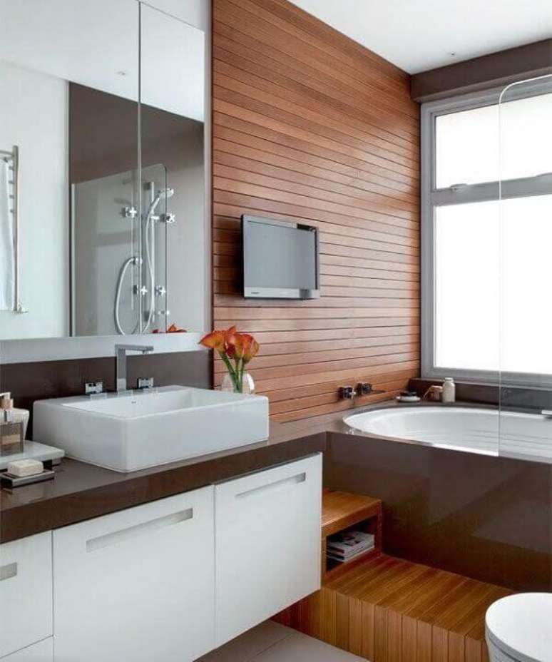 20- A bancada e a banheira foram revestidas com silestone marrom. Fonte: Pinterest