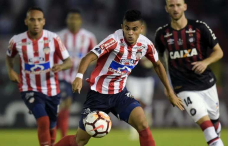 Atacante Díaz, do Junior Barranquilla-COL, foi um dos destaques da partida (Foto: AFP)