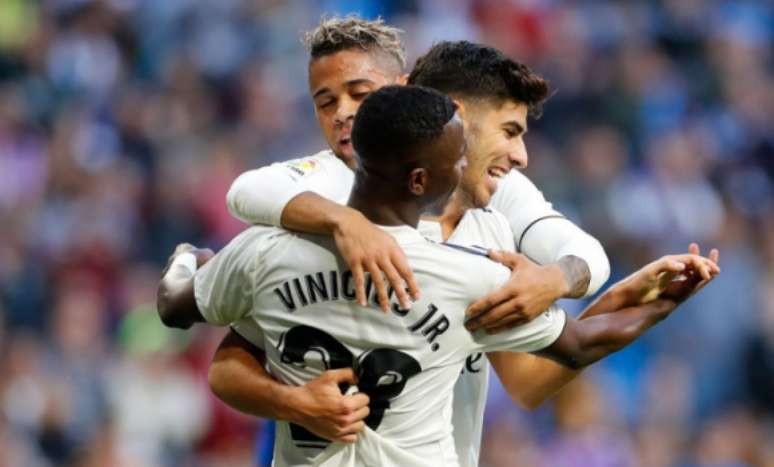 Vinícius Júnior comemora junto com Asensio e Mariano