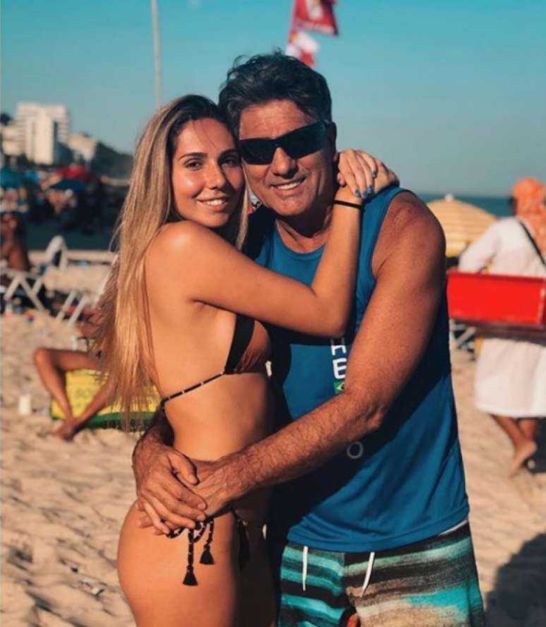 Renato faltou às aulas na CBF para ir à praia com a filha Carol (Foto: Reprodução/Instagram)