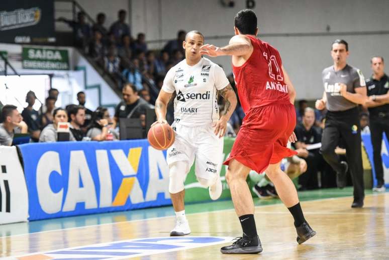 Bauru massacra Paulistano pelo NBB e encerra jejum de vitórias (Foto: Reprodução/Twitter)