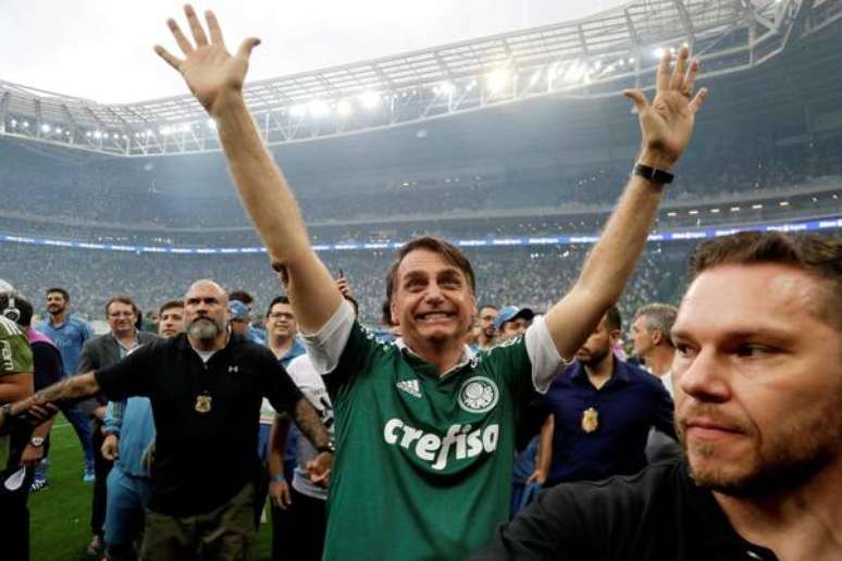 Bolsonaro durante festa do título do Palmeiras no Brasileirão
