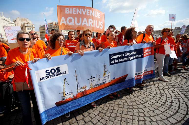 Protesto da ONG SOS Mediterr&acirc;neo em defesa do navio Aquarius em Marselha, na Fran&ccedil;a 06/10/2018 REUTERS/Jean-Paul Pelissier