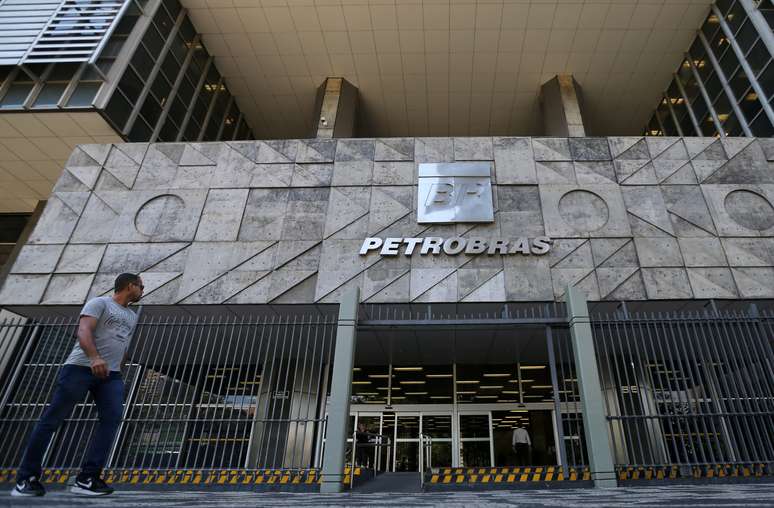 Entrada do edifício-sede da Petrobras no centro do Rio de Janeiro 05/12/2018 REUTERS/Sergio Moraes