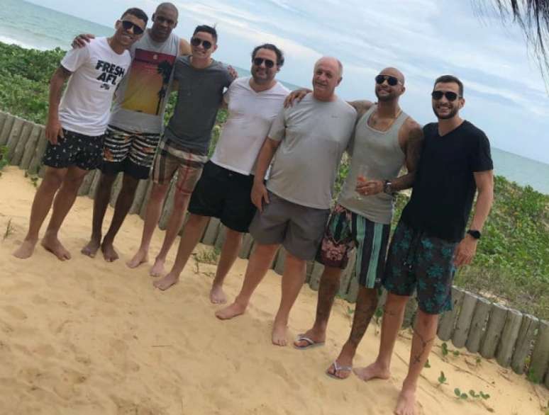 Felipão e alguns jogadores estão em Trancoso para casamento do diretor Alexandre Mattos (Reprodução/Instagram)