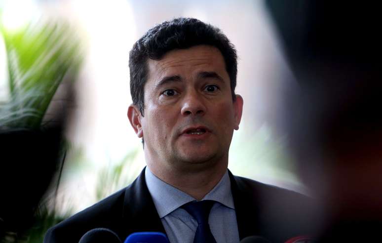 O futuro ministro da Justiça e Segurança Pública, Sérgio Moro, anuncia em rápido pronunciamento à imprensa mais dois nomes que vão compor sua equipe, no Centro Cultural Banco do Brasil (CCBB), sede do governo de transição, em Brasília, nesta sexta-feira, 7. Adriano Marcos Furtado vai assumir a diretoria da Polícia Rodoviária Federal (PRF) e o advogado Luciano Benetti Timm vai comandar a Secretaria Nacional de Defesa do Consumidor.