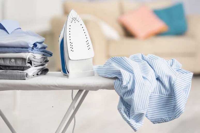 7- Como limpar ferro de passar garante roupas lisas procure fazer a sua manutenção periodicamente. Fonte: Magazine Luiza