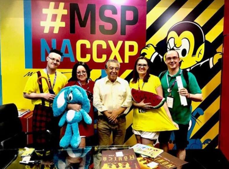 Maurício de Sousa atende fãs com cosplay da Turma da Mônica na CCXP18