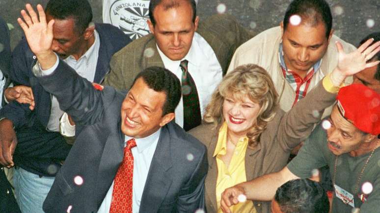 Chávez desvinculou sua imagem da velha política