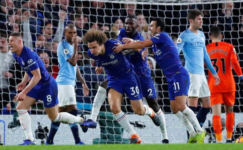 Jogadores do Chelsea comemoram gol contra o Manchester City