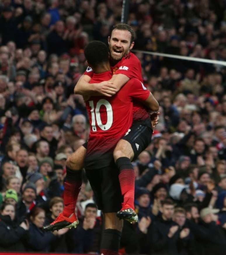 Rashford e Mata comemoram a vitória (Foto: Reprodução)