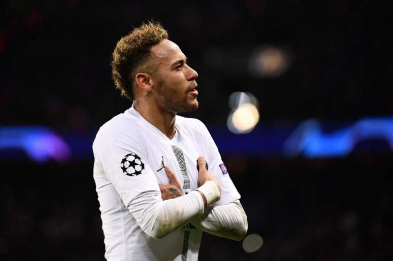 Neymar tem problema físico e pode desfalcar o PSG na Champions (Foto: AFP)