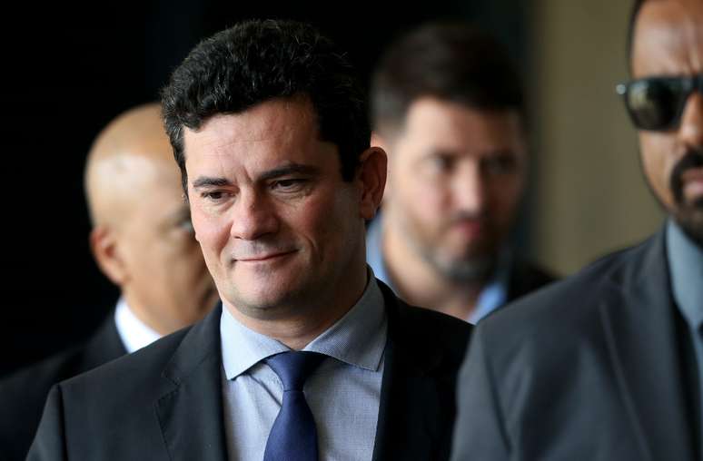 O futuro ministro da Justiça e Segurança Pública, Sérgio Moro, chega para anunciar à imprensa mais dois nomes que vão compor sua equipe, no Centro Cultural Banco do Brasil (CCBB), sede do governo de transição, em Brasília, nesta sexta-feira, 7. 