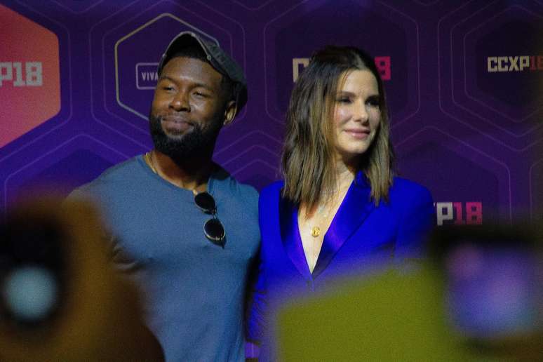 Os atores Sandra Bullock e Trevante Rhodes estiveram na tarde deste domingo, 09, na CCXP 2018 para participar do painel da Netflix e lançar o filme Bird Box