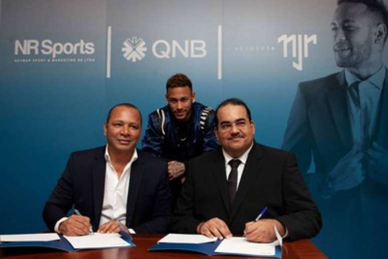 Neymar assina contrato de patrocínio com o banco QNB