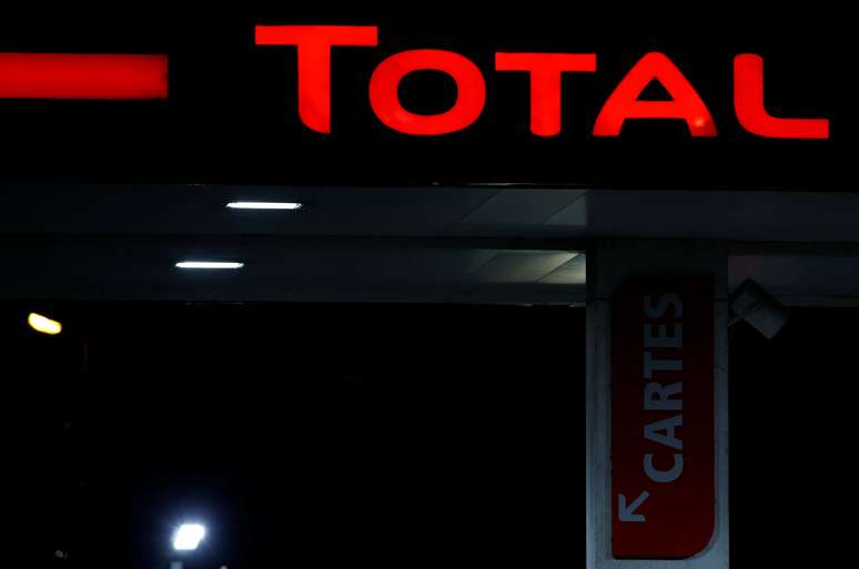 Logo da petroleira francesa Total é visto em posto de gasolina em Latresne, na França 19/11/2018 REUTERS/Regis Duvignau 