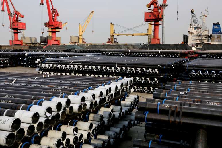 Tubos de aço no porto de Lianyungang, na Província de Jiangsu 8/12/2018 REUTERS